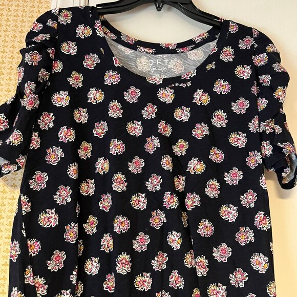 Loft Vintage Soft Navy & Pink Floral T-Shirt Puff Sleeves - Medium - Picture 3 of 4